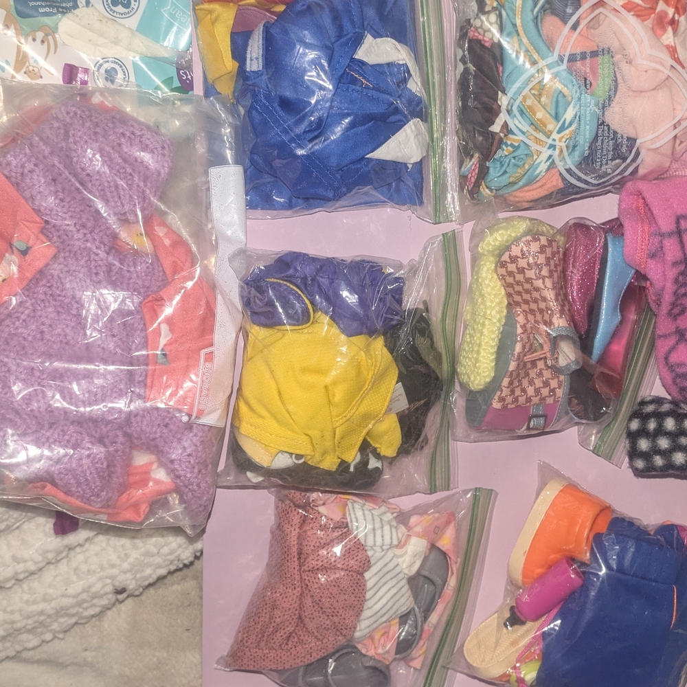 AMERICAN GIRL DOLL OR LIKE ITEM Colorful Clothing Bundle